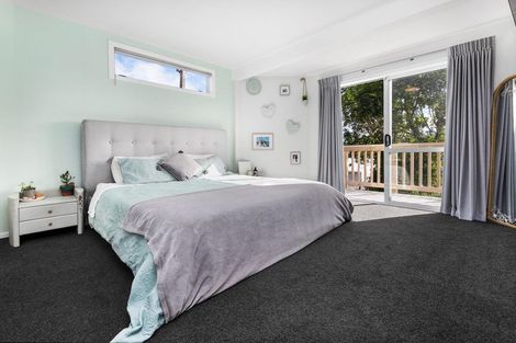 Photo of property in 24 Holiday Road, Stanmore Bay, Whangaparaoa, 0932