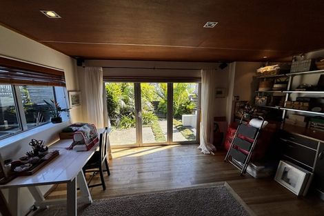 Photo of property in 163 Vivian Street, New Plymouth, 4310
