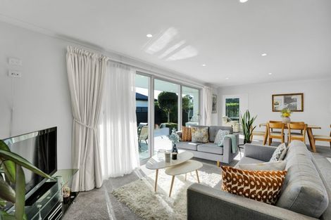 Photo of property in 44 Fernbrook Drive, Hurworth, New Plymouth, 4310