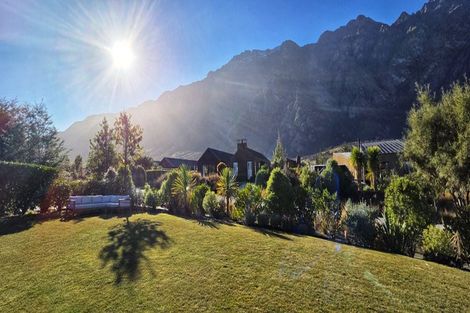 Photo of property in 1 Hovingham Court, Jacks Point, Queenstown, 9371