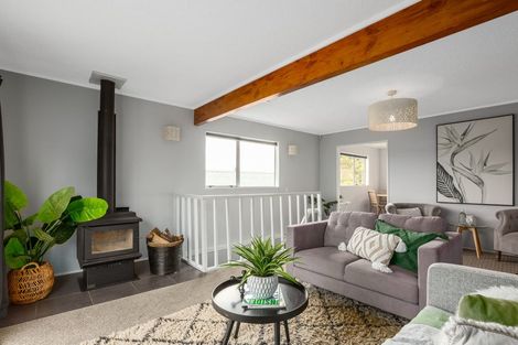 Photo of property in 40 Omapere Street, Whitby, Porirua, 5024