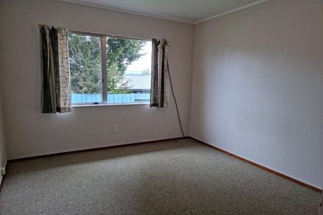 Photo of property in 15 Pokapu Street, Titirangi, Auckland, 0600