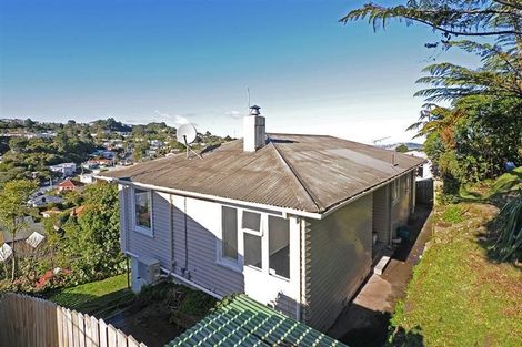 Photo of property in 141 Ruskin Road, Newlands, Wellington, 6037