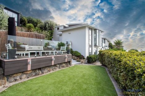 Photo of property in 2 Redcliffs View Lane, Redcliffs, Christchurch, 8081