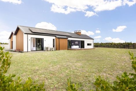 Photo of property in 35 Mike Smith Drive, Cambridge, 3434