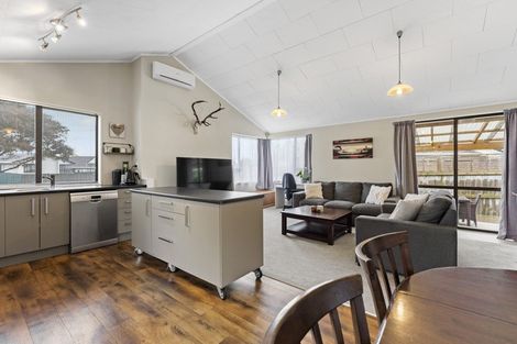 Photo of property in 23 Peppertree Glade, Kelvin Grove, Palmerston North, 4414