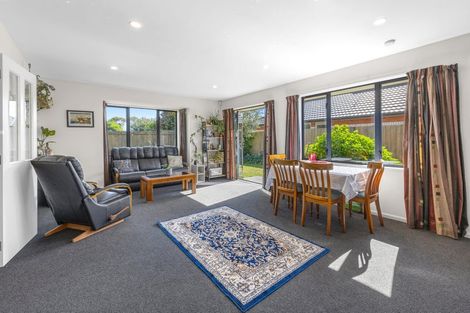Photo of property in 6 Sheraton Place, Redwood, Christchurch, 8051