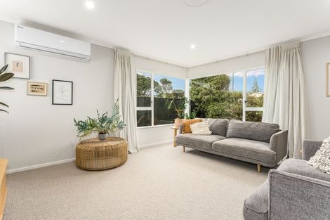 Photo of property in 57 Kapiti Crescent, Titahi Bay, Porirua, 5022