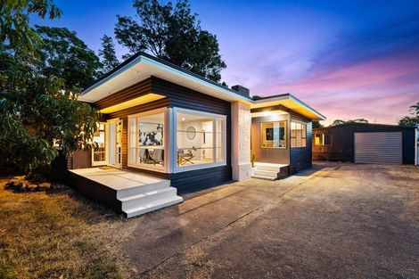 Photo of property in 11 Ranui Station Road, Ranui, Auckland, 0612