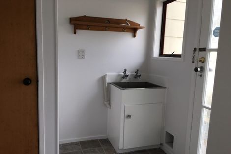 Photo of property in 38 Beaudine Avenue, Glenfield, Auckland, 0629
