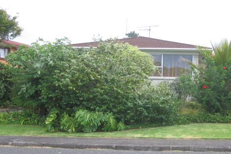 Photo of property in 2/43 James Evans Drive, Northcote, Auckland, 0627