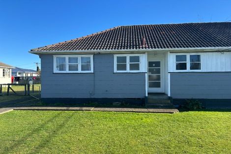 Photo of property in 35-37 Goldsmith Crescent, Levin, 5510