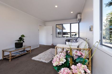 Photo of property in 93 Hobsonville Road, West Harbour, Auckland, 0618