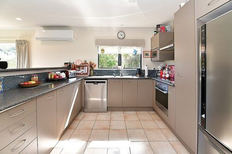 Photo of property in 16 Te Kauri Place, Helensville, 0800