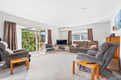 Photo of property in 723b Te Atatu Road, Te Atatu Peninsula, Auckland, 0610