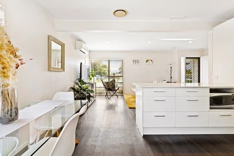 Photo of property in 2/53 Taioma Crescent, Te Atatu Peninsula, Auckland, 0610