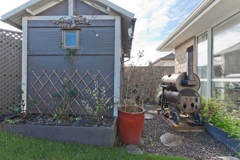 Photo of property in 13 Papa Orchard Drive, Kumeu, 0810
