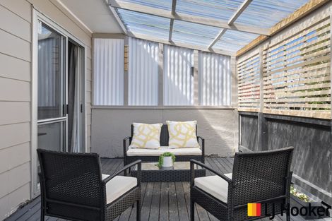 Photo of property in 11 Burndale Terrace, Manurewa, Auckland, 2102