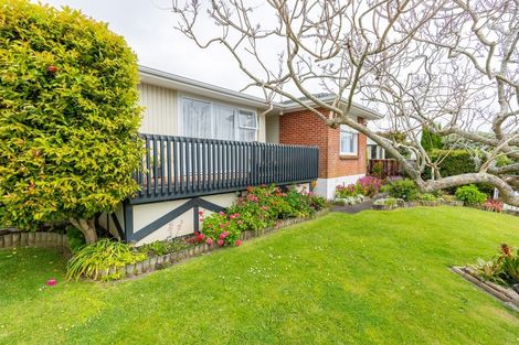 Photo of property in 11 Raglan Street, Mangere East, Auckland, 2024
