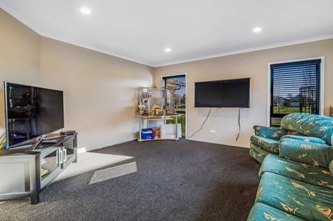 Photo of property in 33 Faringdon Boulevard, Rolleston, 7615