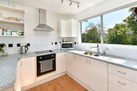 Photo of property in 10 John Road, Stanmore Bay, Whangaparaoa, 0932