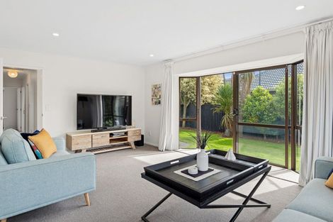 Photo of property in 1/139 Sawyers Arms Road, Northcote, Christchurch, 8052