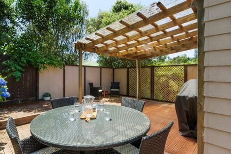 Photo of property in 94 Oaktree Avenue, Browns Bay, Auckland, 0630