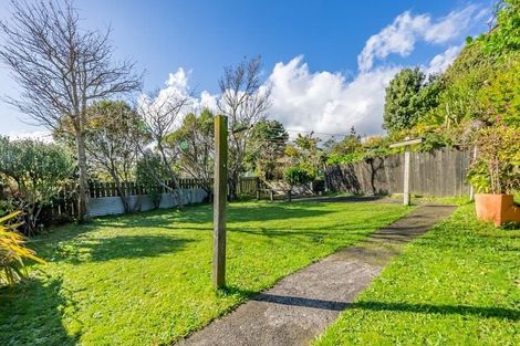 Photo of property in 2/24 Bell Street, Tawa, Wellington, 5028