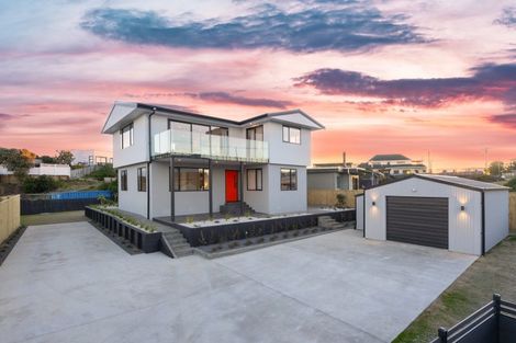Photo of property in 2 Ocean Beach Street, Foxton Beach, Foxton, 4815