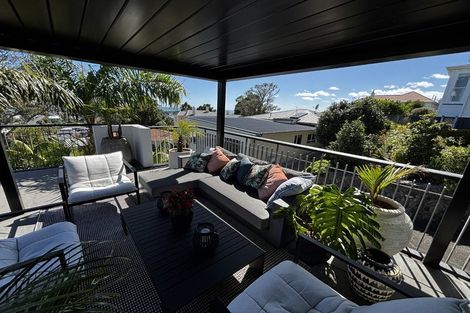 Photo of property in 163 Vivian Street, New Plymouth, 4310