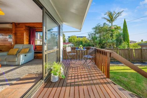 Photo of property in 13a Ward Crescent, Te Atatu Peninsula, Auckland, 0610