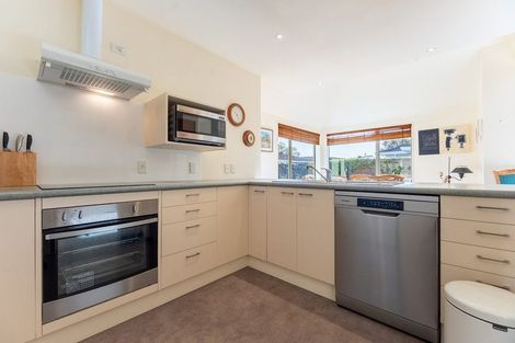 Photo of property in 8 Rewarewa Crescent, Waikanae, 5036