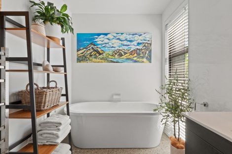 Photo of property in 2 Aberdare Court, Jacks Point, Queenstown, 9371