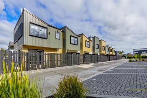 Photo of property in 2/3 Pinefield Road, Whenuapai, Auckland, 0618
