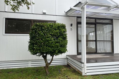 Photo of property in 25a/5 Beach Road, Te Atatu Peninsula, Auckland, 0610