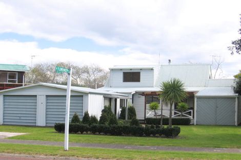 Photo of property in 8 Mount Avenue, Pauanui, Hikuai, 3579