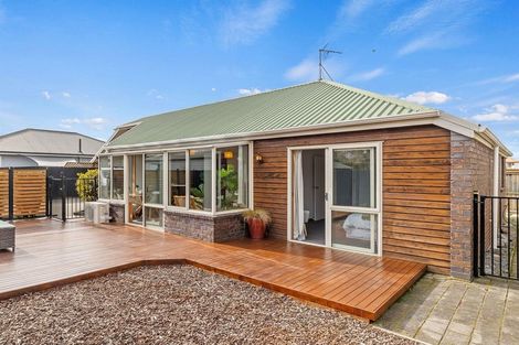 Photo of property in 2/73 Vagues Road, Northcote, Christchurch, 8052