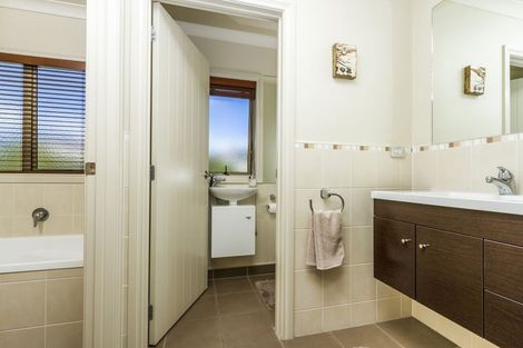 Photo of property in 58 English Oak Drive, Schnapper Rock, Auckland, 0632