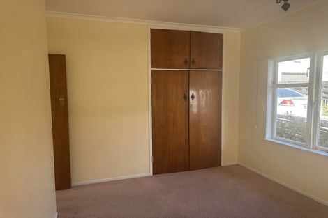Photo of property in 5 Hollies Crescent, Johnsonville, Wellington, 6037