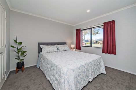 Photo of property in 18 Coolspring Way, Redwood, Christchurch, 8051