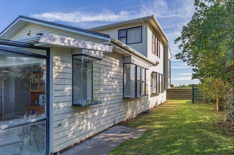 Photo of property in 105 Rua Avenue, Waitarere Beach, Levin, 5510