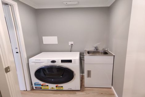 Photo of property in 20u2 Glanmire Road, Newlands, Wellington, 6037