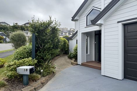 Photo of property in 18 Derry Hill, Churton Park, Wellington, 6037