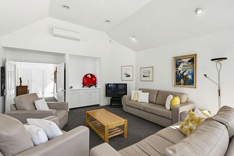 Photo of property in 1 Maple Lane, Waikanae, 5036