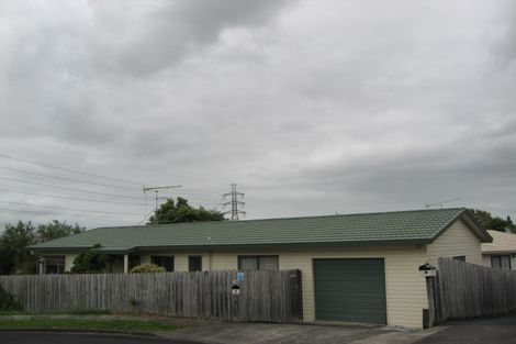 Photo of property in 2c Waiari Road, Conifer Grove, Takanini, 2112