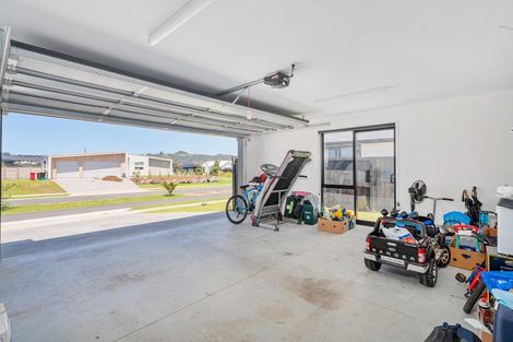 Photo of property in 10 Onerere Drive, Whitianga, 3510