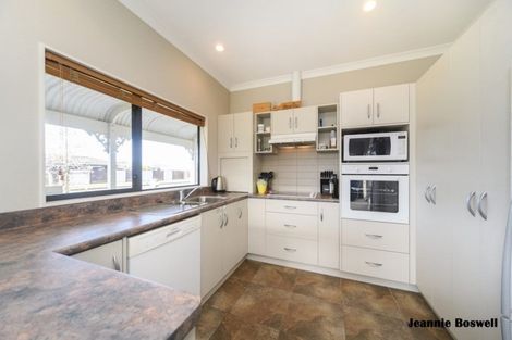 Photo of property in 6 Pegasus Place, Kelvin Grove, Palmerston North, 4414