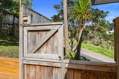 Photo of property in 121b Sunnyside Road, Sunnyvale, Auckland, 0612