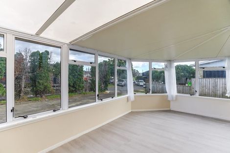 Photo of property in 10 Sealand Place, Mangere Bridge, Auckland, 2022