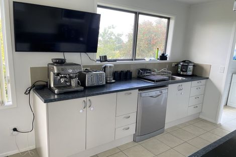 Photo of property in 28a Waimumu Road, Massey, Auckland, 0614